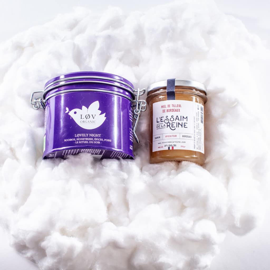Infusions et miels sur un nuage de coton