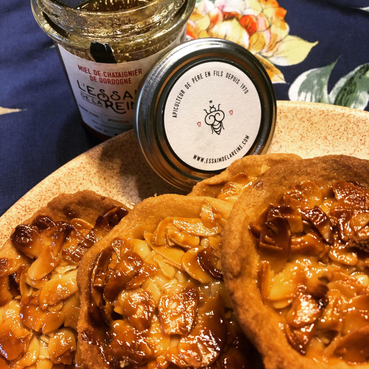 tartelettes aux amandes et au miel de châtaignier